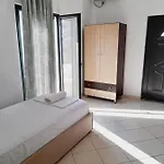 F&m Quarto em Acomodações Particulares
