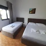 F&m Quarto em Acomodações Particulares *