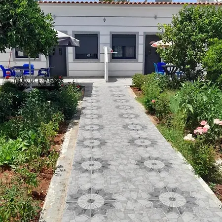 Δωμάτια σε οικογενειακή κατοικία F&m